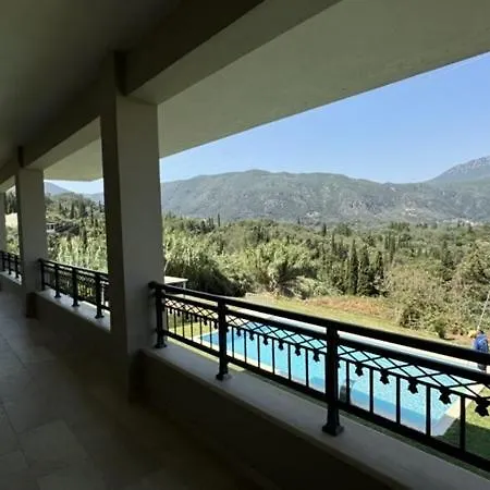 Stunning Villa With Sea Views In Corfu Vakantiehuis *